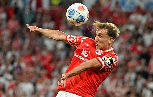 Stürmer Nelson Weiper rechnete mit den Medien ab. - © Torsten Silz/dpa