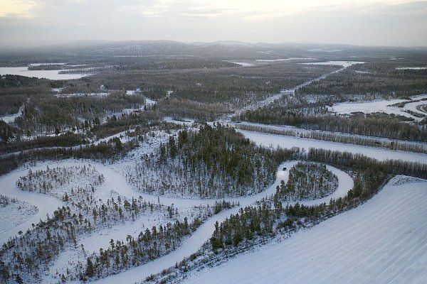 Wer viel in winterlichen Regionen unterwegs ist, sollte in gute Winterreifen investieren. - © ADAC/Marc Wittowski/dpa-tmn