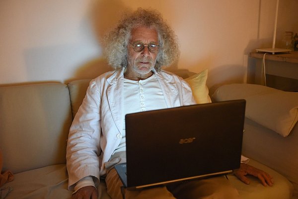 Langhans sieht sich als wunschlos glücklich. (Archivbild) - © Felix Hörhager/dpa