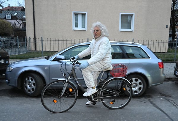 Langhans fährt gerne Fahrrad, hier in München-Schwabing. (Archivbild) - © Felix Hörhager/dpa