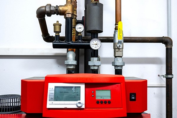 Erdgaskunden haben 2024 im Schnitt mehr Geld als im Vorjahr gezahlt. (Archivbild) - © Sina Schuldt/dpa