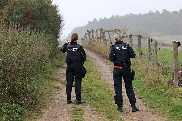 Ermittler gehen derzeit davon aus, dass es sich bei einer in einem Waldstück bei Güstrow gefundenen Kinderleiche um den vermissten achtjährigen Fabian handelt. - © Bernd Wüstneck/dpa
