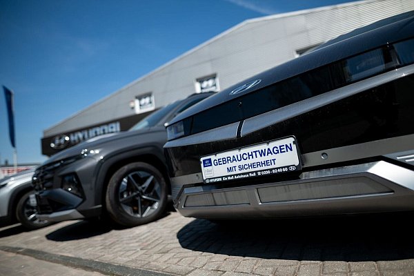 Gebrauchte Elektroautos - Privatpersonen kaufen sie inzwischen häufiger so als neu. - © Fabian Strauch/dpa