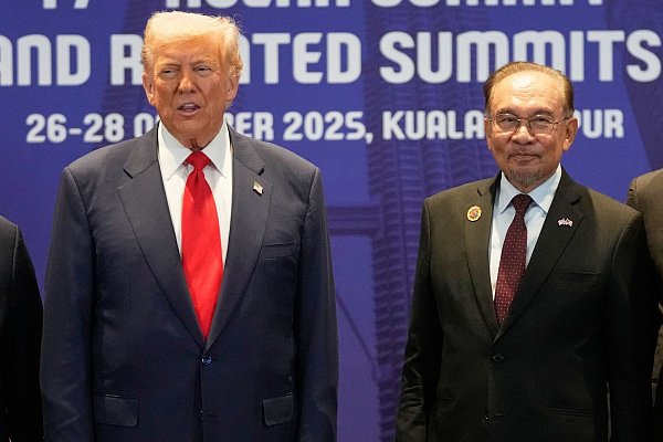 Trump ist Ehrengast bei Asean-Gipfel in Malaysia. - © Mark Schiefelbein/AP/dpa