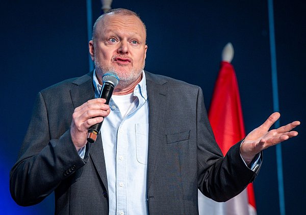 Er muss das Ergebnis nun erklären: Stefan Raab hatte einen Spitzenplatz als Ziel ausgegeben. - © Jens Büttner/dpa