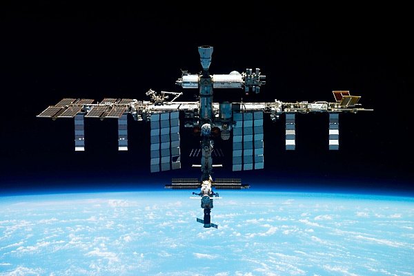 Auf der Internationalen Raumstation ISS forschen Menschen aus vielen Ländern gemeinsam. (Archivbild) - © -/Roscosmos State Space Corporation via AP/dpa