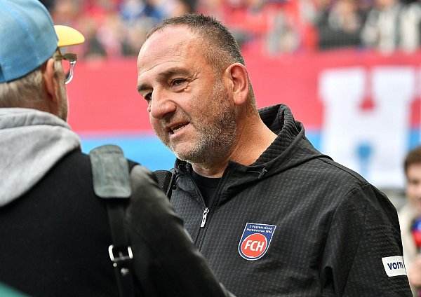 Setzte auf Offensivpower: FCH-Coach Frank Schmidt. - © Jan-Philipp Strobel/dpa