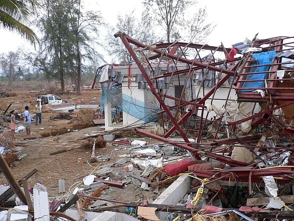 Nach dem Tsunami ist vom Haus von Frank «Franky» Wetzig in Khao Lak so gut wie nichts mehr übrig. (Archivbild) - © Frank Wetzig/dpa