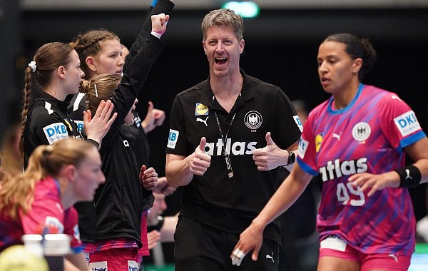 Die deutschen Handballerinnen wollen bei der Heim-WM möglichst oft jubeln. (Archivfoto) - © Marcus Brandt/dpa