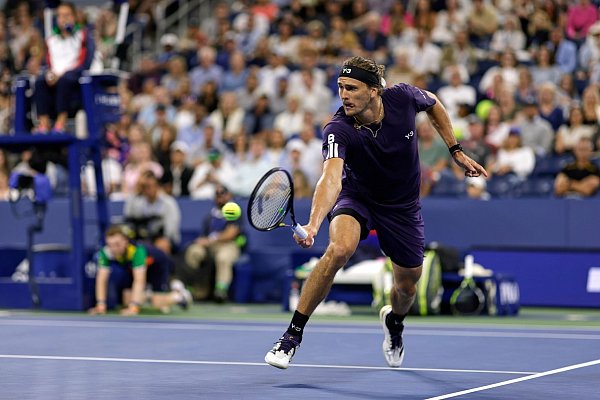 Alexander Zverev trifft bei den US Open nun auf den Kanadier Felix Auger-Aliassime. - © Adam Hunger/AP/dpa