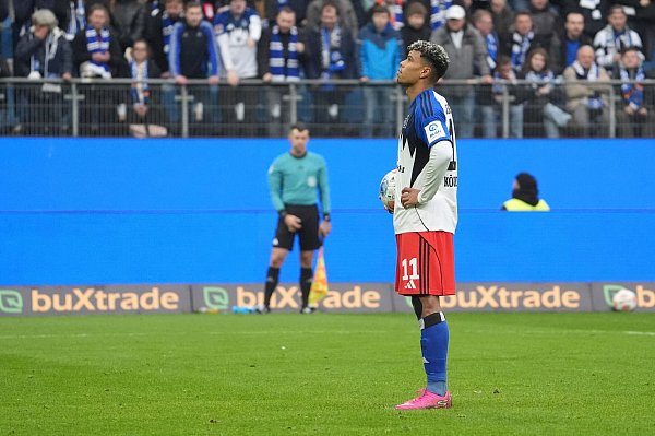 Die ganze Konzentration nutzte nichts: HSV-Stürmer Ransford Königsdörffer verschoss den Foulelfmeter. - © Marcus Brandt/dpa