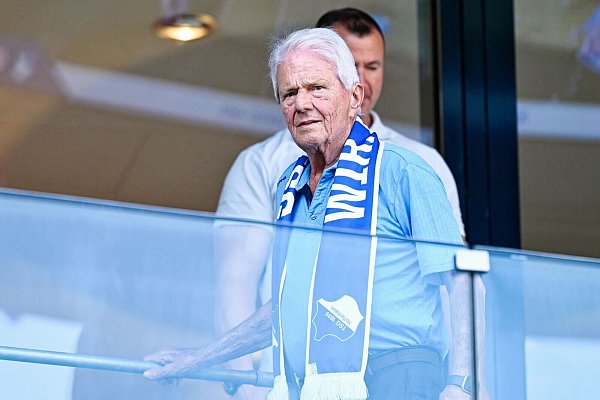 Dietmar Hopp bei seinem Stadionbesuch. - © Uwe Anspach/dpa