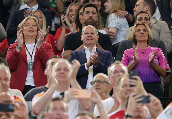 Auch Bundeskanzler Olaf Scholz (SPD) kommt zum EM-Finale ins Stadion. - © Christian Charisius/dpa