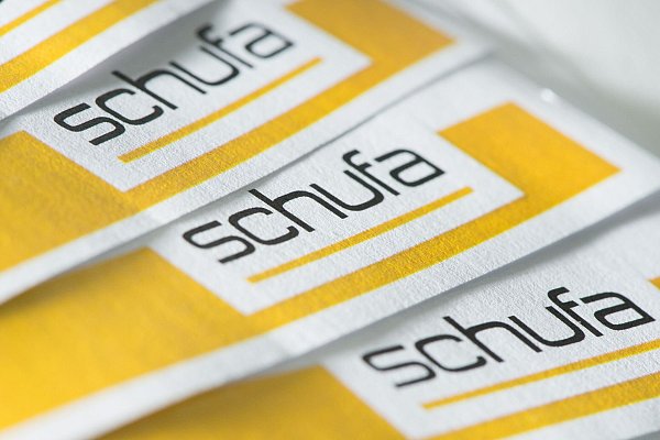 Kann ein wichtiges Indiz für die Zahlungsmoral einer Mieterin oder eines Mieters sein: eine Bonitäts-Auskunft - etwa von Deutschlands größter Auskunftei, der Schufa. - © Franziska Gabbert/dpa-tmn