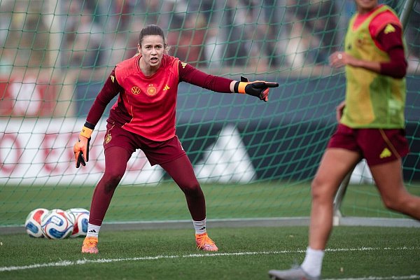 Immer mehr im Blickpunkt: Torfrau Stina Johannes. - © Marius Becker/dpa