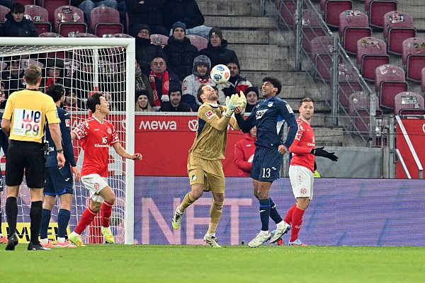 Oliver Baumann in seinem 500. Bundesliga-Spiel. - © Torsten Silz/dpa