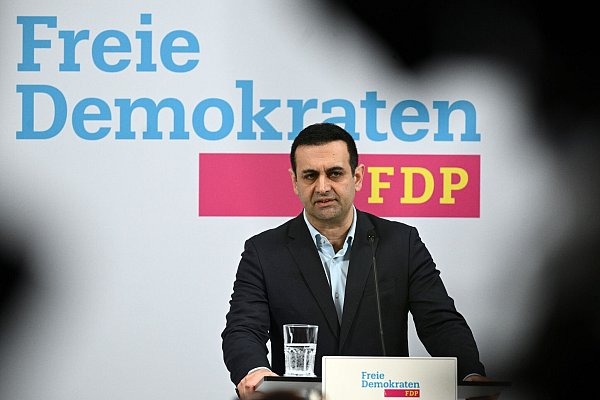FDP-Generalsekretär Bijan Djir-Sarai ist zurückgetreten. - © Sebastian Christoph Gollnow/dpa