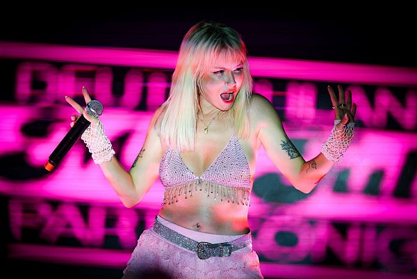 Mia Julia: Megapark, «Big Brother», Megapark in vier Tagen. - © Christoph Reichwein/dpa