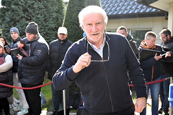 Völler warnt als Italien-Kenner vor dem Viertelfinal-Gegner. - © Federico Gambarini/dpa