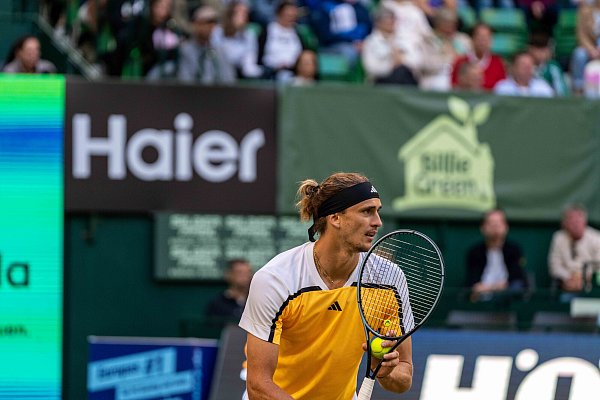 Deutschlands Nummer 1 Alexander Zverev schlägt wieder bei den TERRA WORTMANN OPEN auf. Vom 14. bis 22. Juni 2025 kämpft er um seinen ersten Titel beim Haller ATP-Rasenevent. - © TERRA WORTMANN OPEN/Valentin Diehl