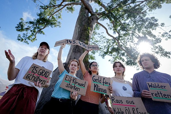 Auch deutsche Klimaschützer sind nach Brasilien gereist. - © Kay Nietfeld/dpa