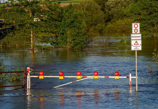 Die Hochwassersituation ist in Blieskastel immer noch angespannt. - © Andreas Arnold/dpa