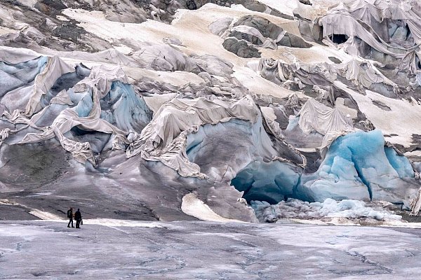 Seit mehr als 20 Jahren gab es in den Schweizer Alpen kein Jahr mehr mit Gletscherwachstum. (Archivbild) - © Matthias Schrader/AP/dpa