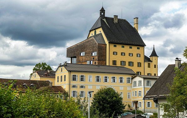 Im ehemaligen Kloster Goldenstein leben die Nonnen seit Monaten als «Kloster-Besetzerinnen». (Archivbild) - © Chris Hofer/FRANZ NEUMAYR/dpa