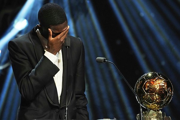 Gewinner des Goldenen Balls: Ousmane Dembélé von Paris Saint-Germain. - © Thibault Camus/AP/dpa