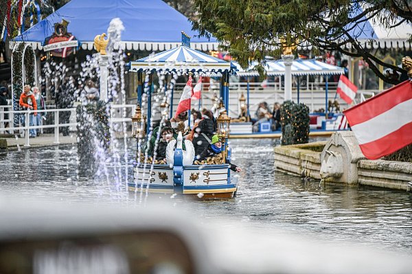 In Europa gibt es mehrere große Spieler der Freizeitpark-Branche. (Archivbild) - © Jason Tschepljakow/dpa