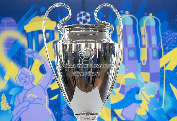 Um diesen Pokal will der BVB auch im nächsten Jahr wieder spielen. - © Sven Hoppe/dpa