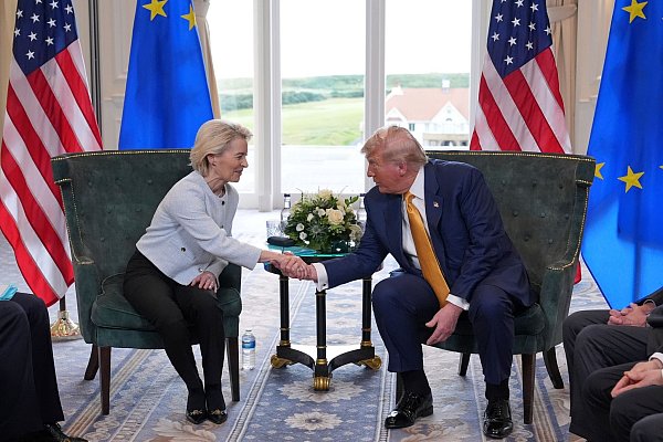 Die Gefahr eines Handelskriegs zwischen den USA und der EU ist vorerst abgewendet. - © Jacquelyn Martin/AP/dpa