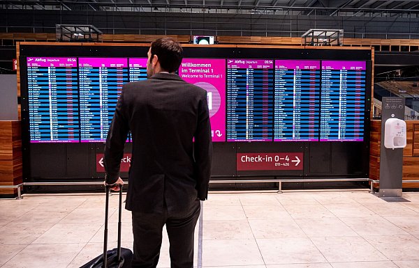 Viel Fluggäste des Hauptstadtflughafen BER klagen gegen Fluglinien. (Symbolbild) - © Fabian Sommer/dpa