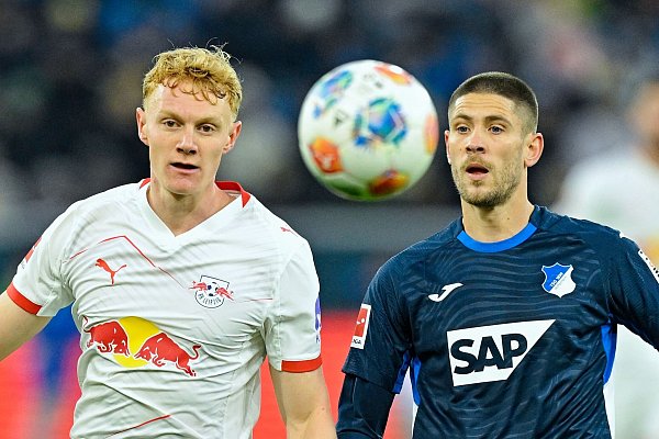 Andrej Kramaric (r.) und Hoffenheim: mehr als auf Augenhöhe mit RB Leipzig - © Uwe Anspach/dpa