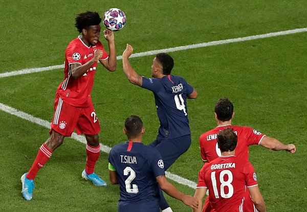 Kingsley Coman (l) köpft im Champions-League-Finale 2020 das Siegtor. - © Manu Fernandez/Pool AP/dpa