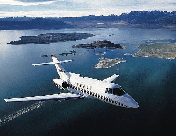 Der mittelgroße Jet Hawker 750/800 XP hat Platz für acht Passagiere. - © FOTO: NETJETS EUROPE