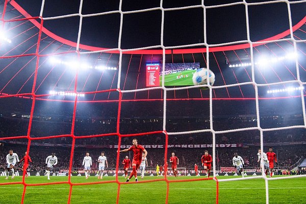 Gewohnt souverän vom Elfmeterpunkt: Harry Kane. - © Tom Weller/dpa