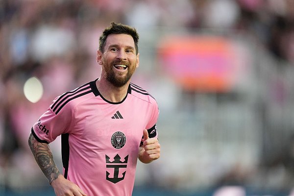 Verdient ebenfalls prächtig: Lionel Messi. (Archivfoto) - © Rebecca Blackwell/AP/dpa