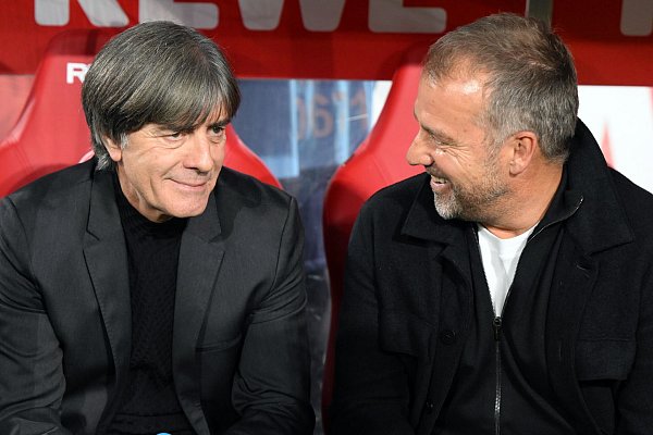 Joachim Löw (links) freut sich für seine früheren Assistenten Hansi Flick - © Federico Gambarini/dpa