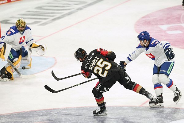 Deutschland hat nach dem 2:6 die Slowakei keine Chance auf den Titel beim Deutschland Cup. - © Daniel Löb/dpa