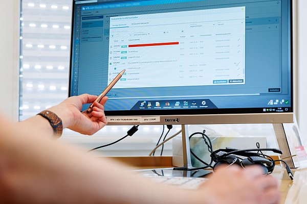Die elektronische Patientenakte soll viele Vorteile bringen. - © Daniel Karmann/dpa