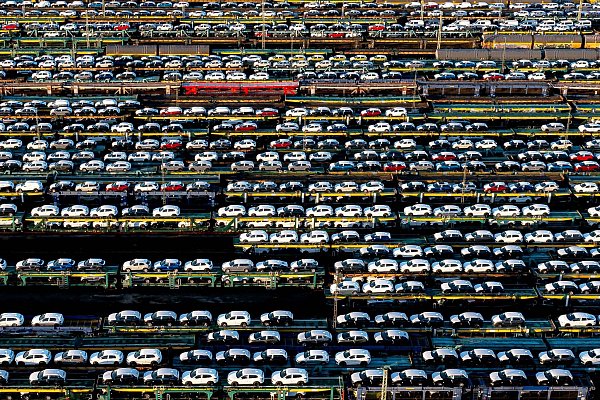 Die deutsche Wirtschaft steckt in der Krise, wichtige Industriebranchen wie der Autobau schwächeln (Archivbild) - © Sina Schuldt/dpa