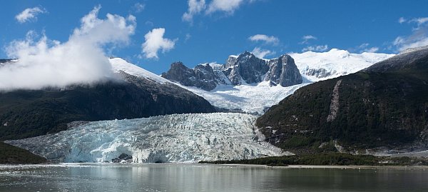 Der Pía-Gletscher: ein Krachen, das die Luft zerreißt, als er kalbt. - © Andreas Drouve/dpa-tmn