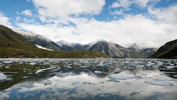 Natur pur: der Pía-Fjord. - © Andreas Drouve/dpa-tmn