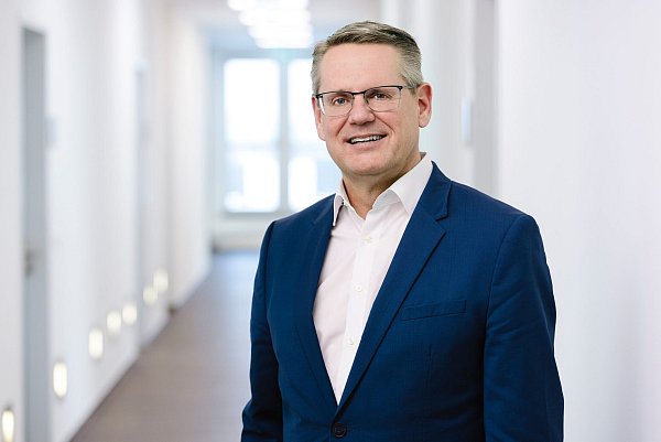 Unter Chef Peter Goldschmidt ist Stada mit einer Serie von Übernahmen gewachsen - © -/Stada Arzneimittel AG/dpa
