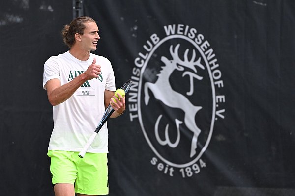 Alexander Zverev startet in Stuttgart in die Rasensaison. - © Marijan Murat/dpa