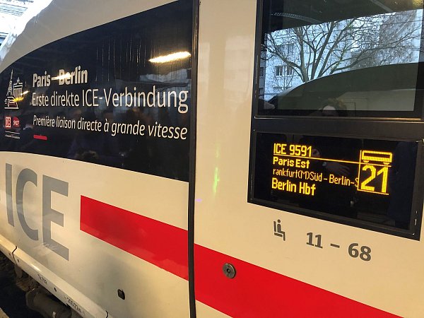Der neue Direkt-ICE zwischen Paris und Berlin kommt bei den Reisenden sehr gut an. (Archivbild) - © Michael Evers/dpa