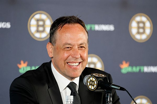 Marco Sturm ist der erste deutsche Cheftrainer in der NHL. (Archivbild) - © Mary Schwalm/AP/dpa