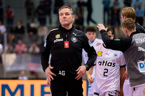 Fordert eine deutliche Steigerung von der DHB-Auswahl im Rückspiel gegen Österreich: Bundestrainer Alfred Gislason. - © Marco Wolf/dpa
