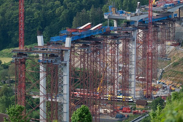 Drei Arbeiter sterben bei Gondelabsturz - © Marijan Murat/dpa